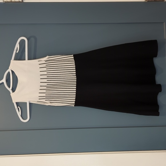 Black and white knit dress by Milly Mini - Picture 4 of 4